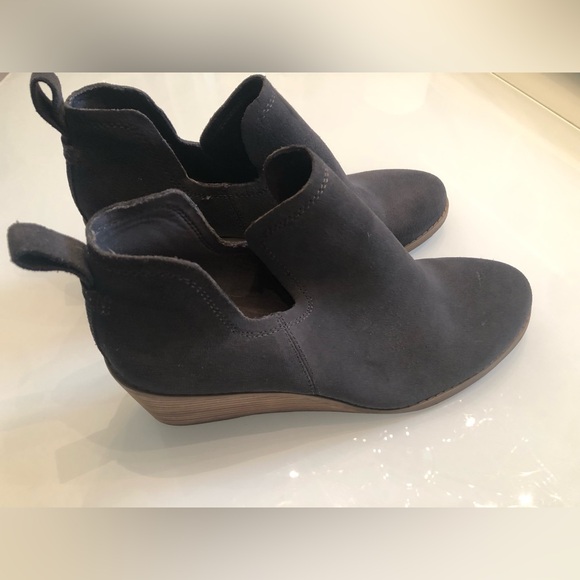 Ladies size 8.5 Toms wedge boots - Picture 2 of 8